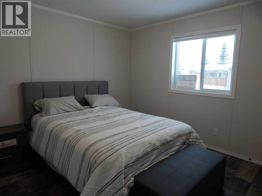 #11, 5210 65 Avenue - 25