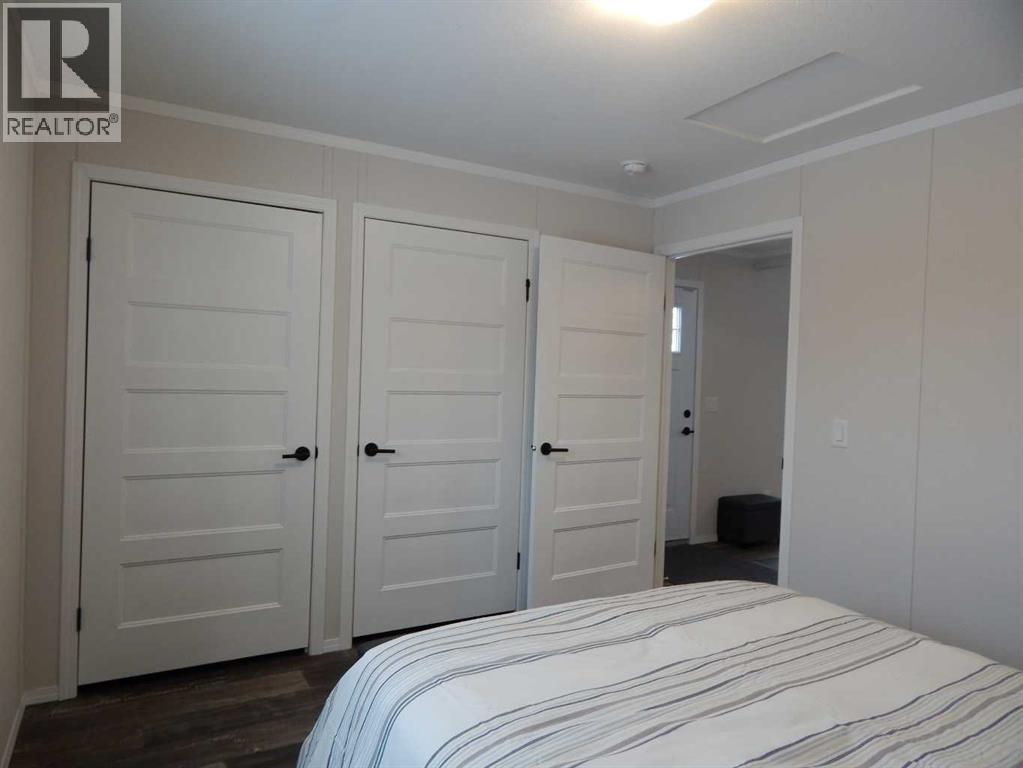 #11, 5210 65 Avenue - 24