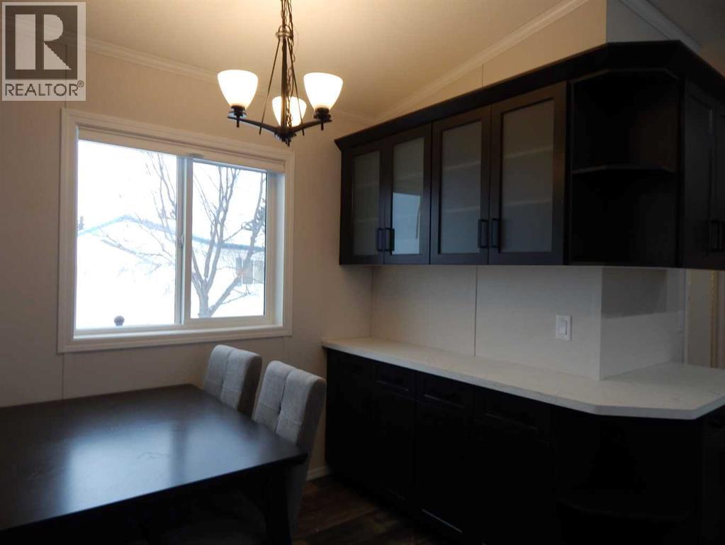 #11, 5210 65 Avenue - 15