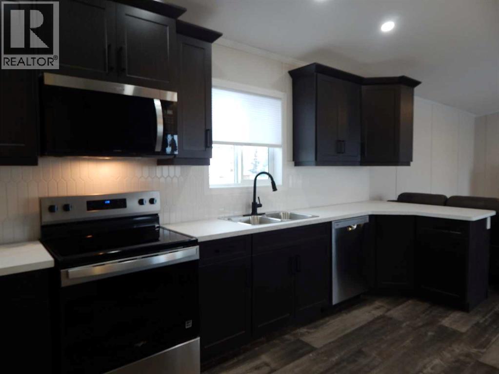 #11, 5210 65 Avenue - 11