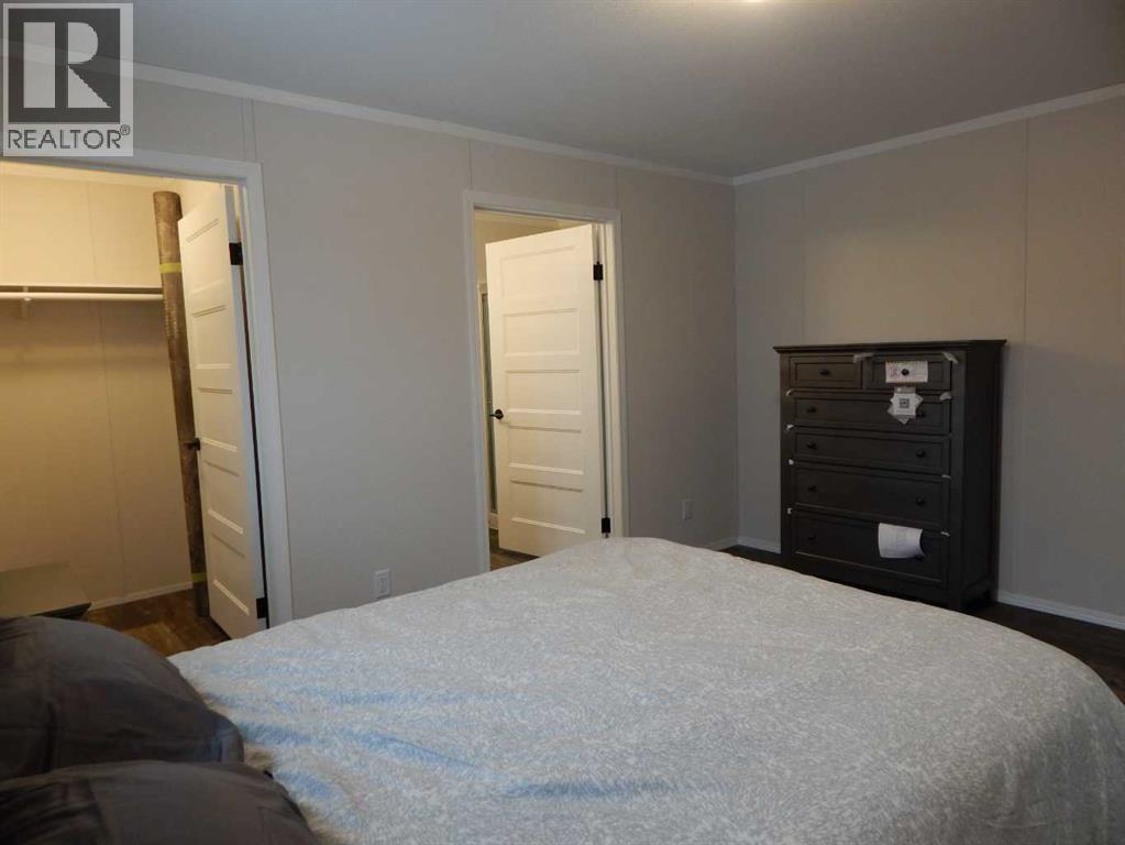 #11, 5210 65 Avenue - 20