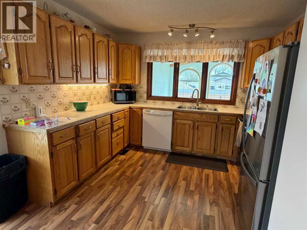 5411 46 Street - 6