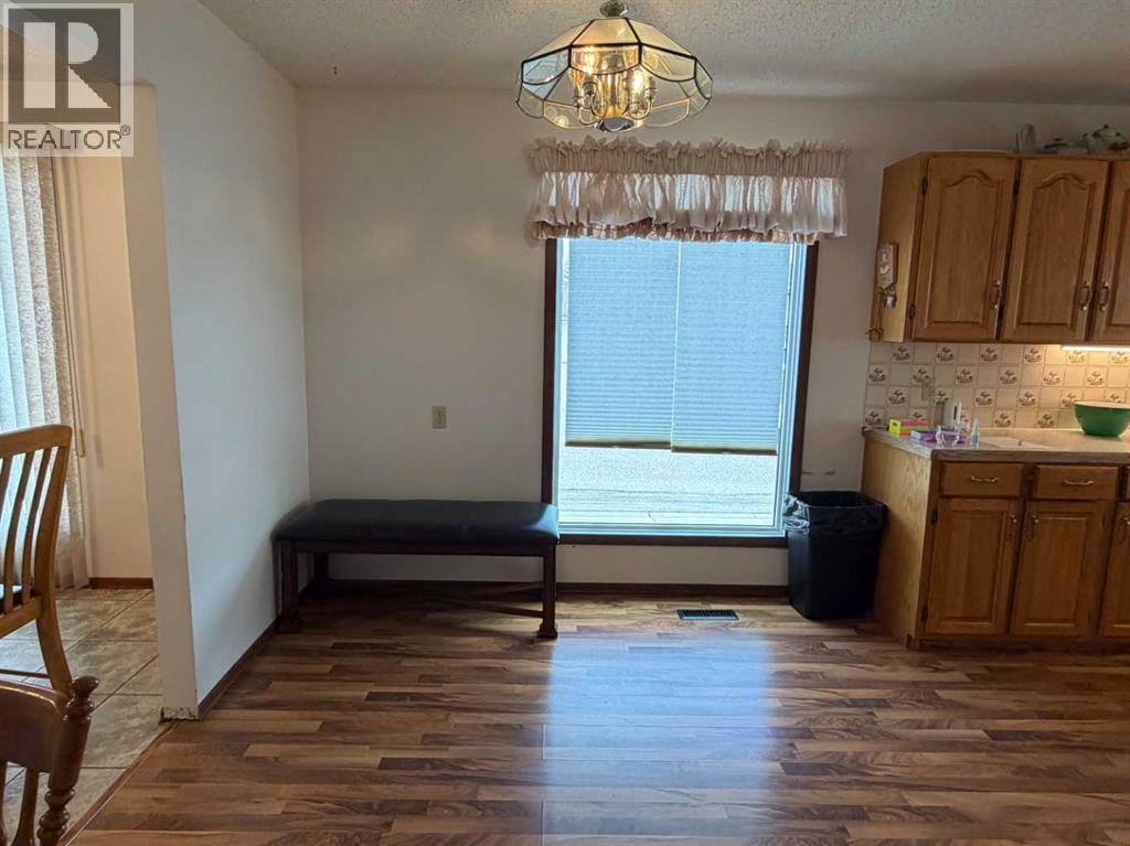 5411 46 Street - 8