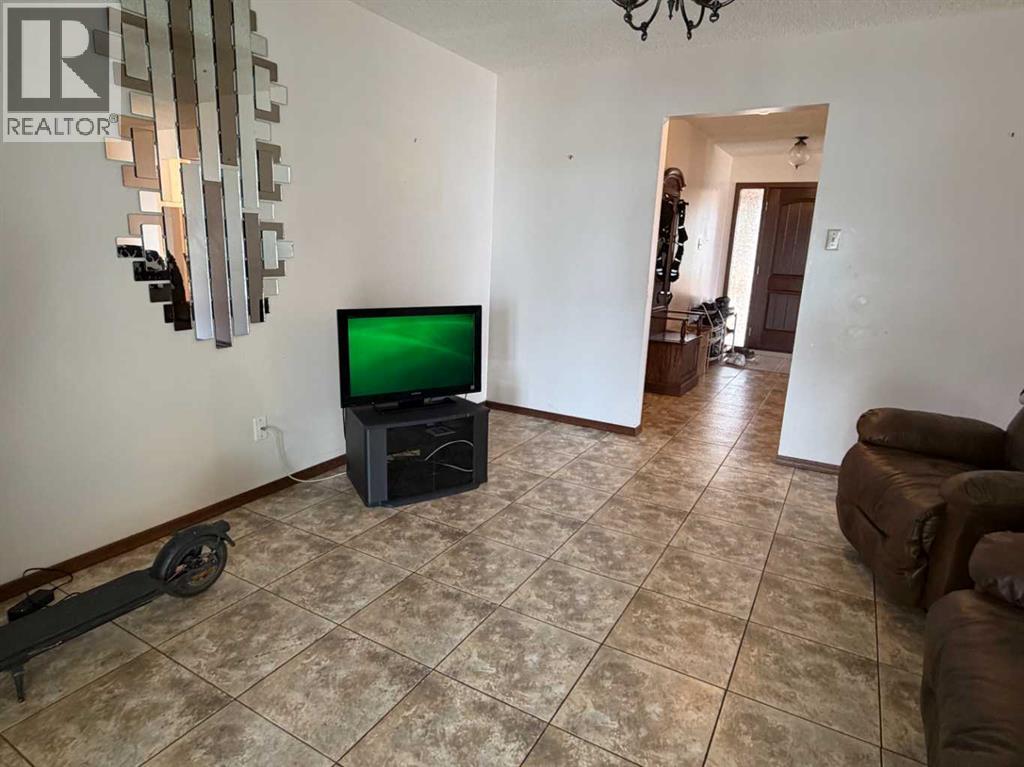 5411 46 Street - 11