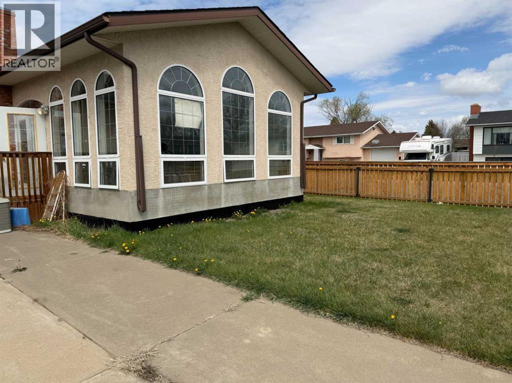 5411 46 Street - 42
