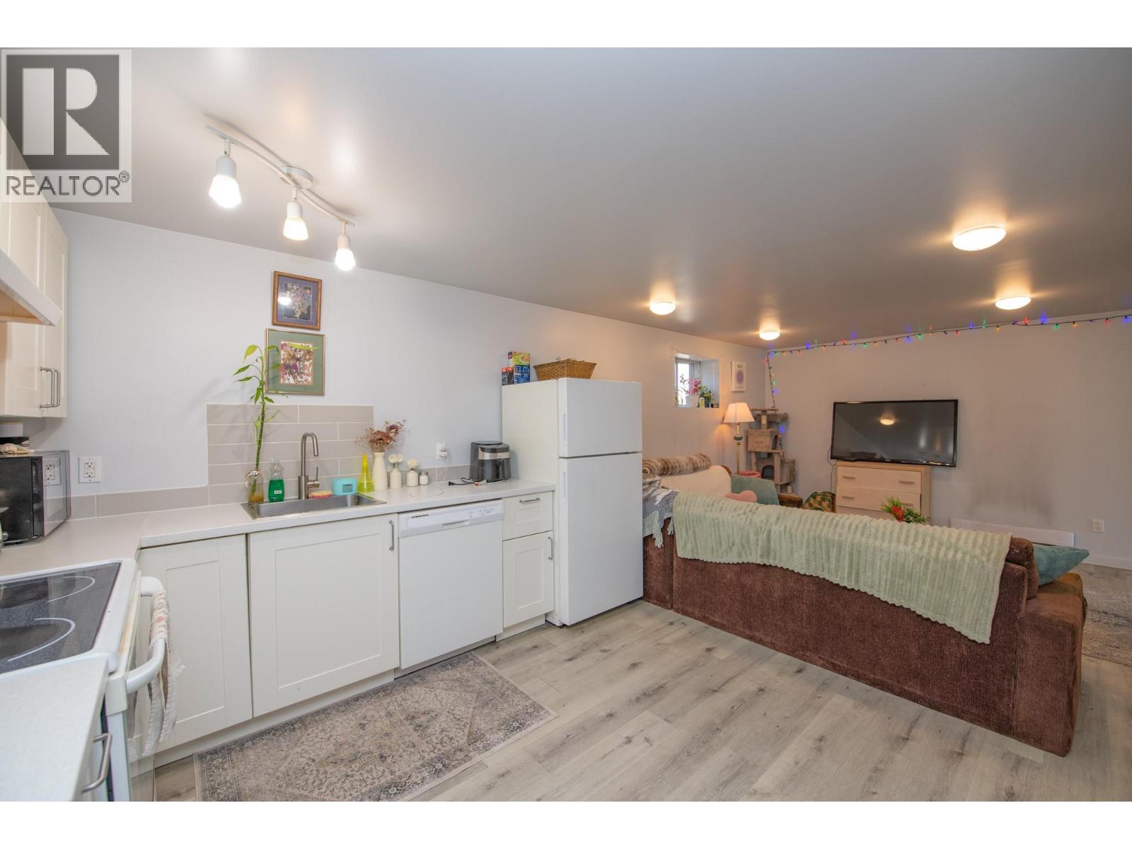 3313 Belaire Drive - 33