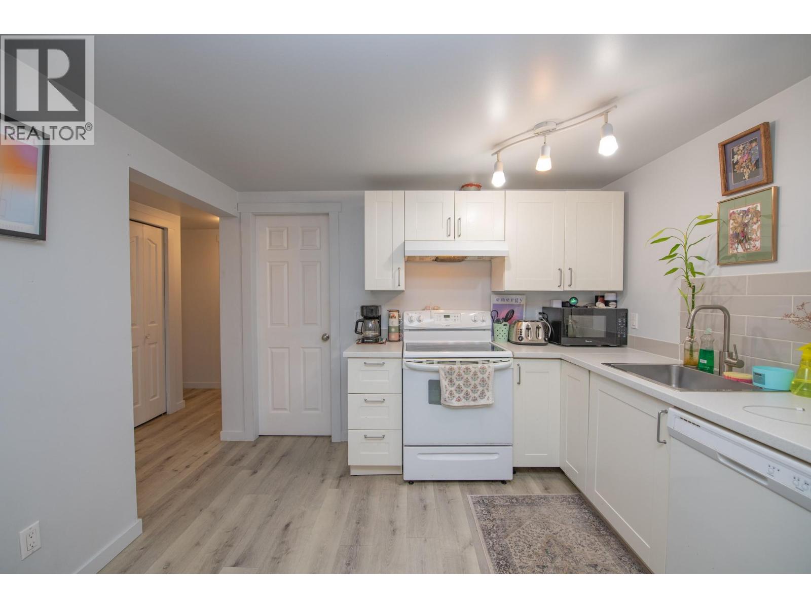 3313 Belaire Drive - 34