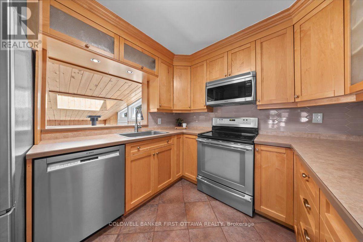 881 BLAIR ROAD - 14