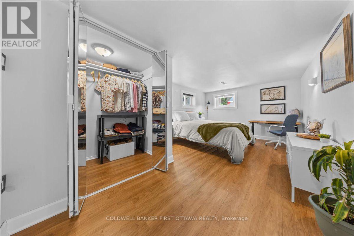 881 BLAIR ROAD - 23