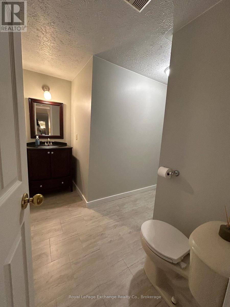 792 MACKENDRICK DRIVE - 44