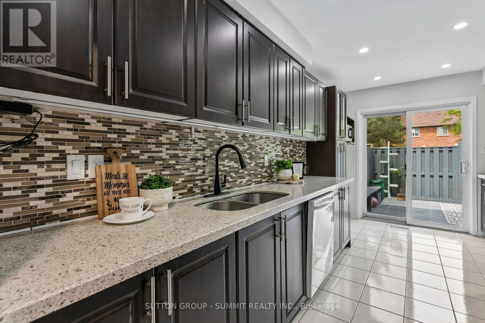#37 35 MALTA AVENUE N - 10