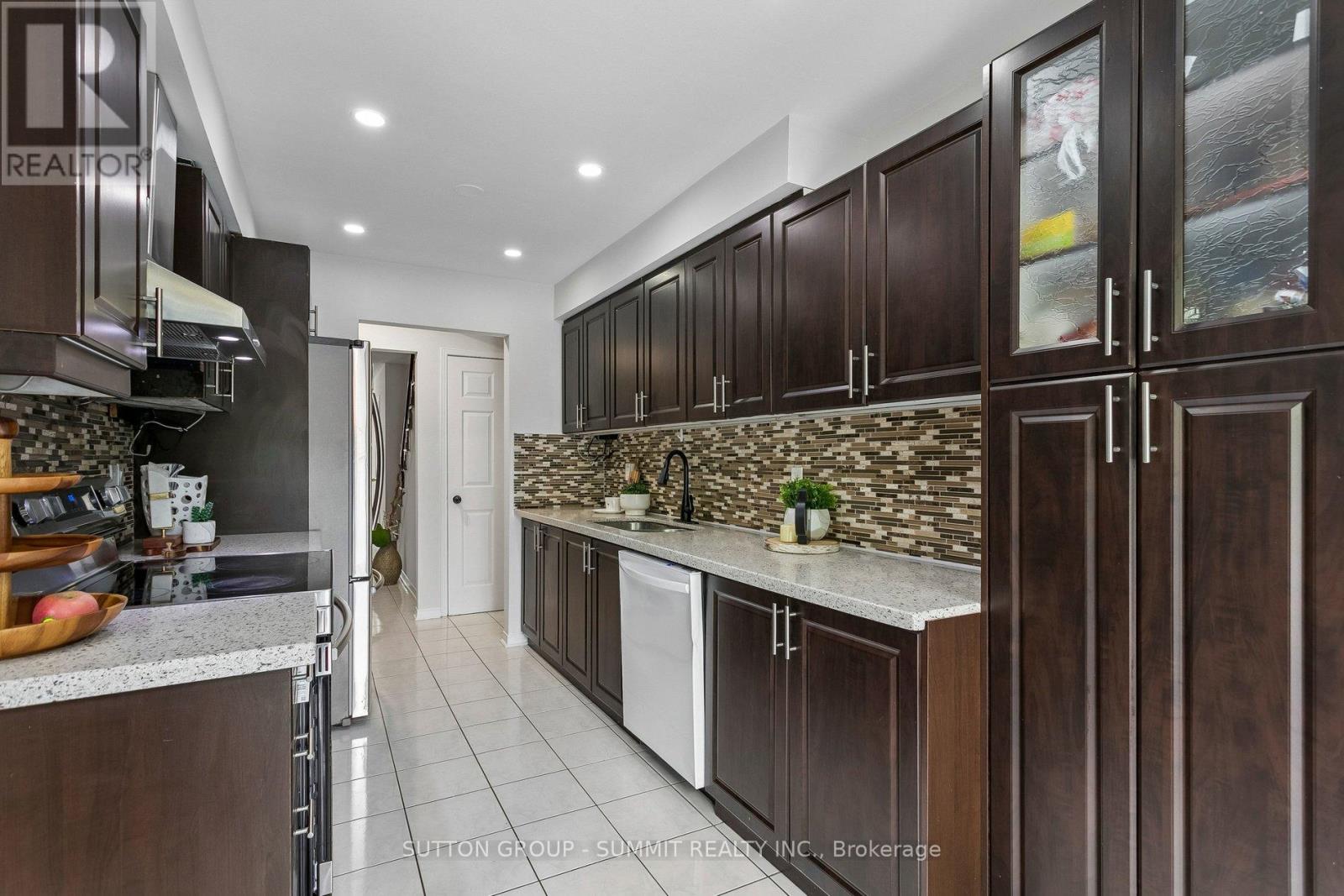 #37 35 MALTA AVENUE N - 12