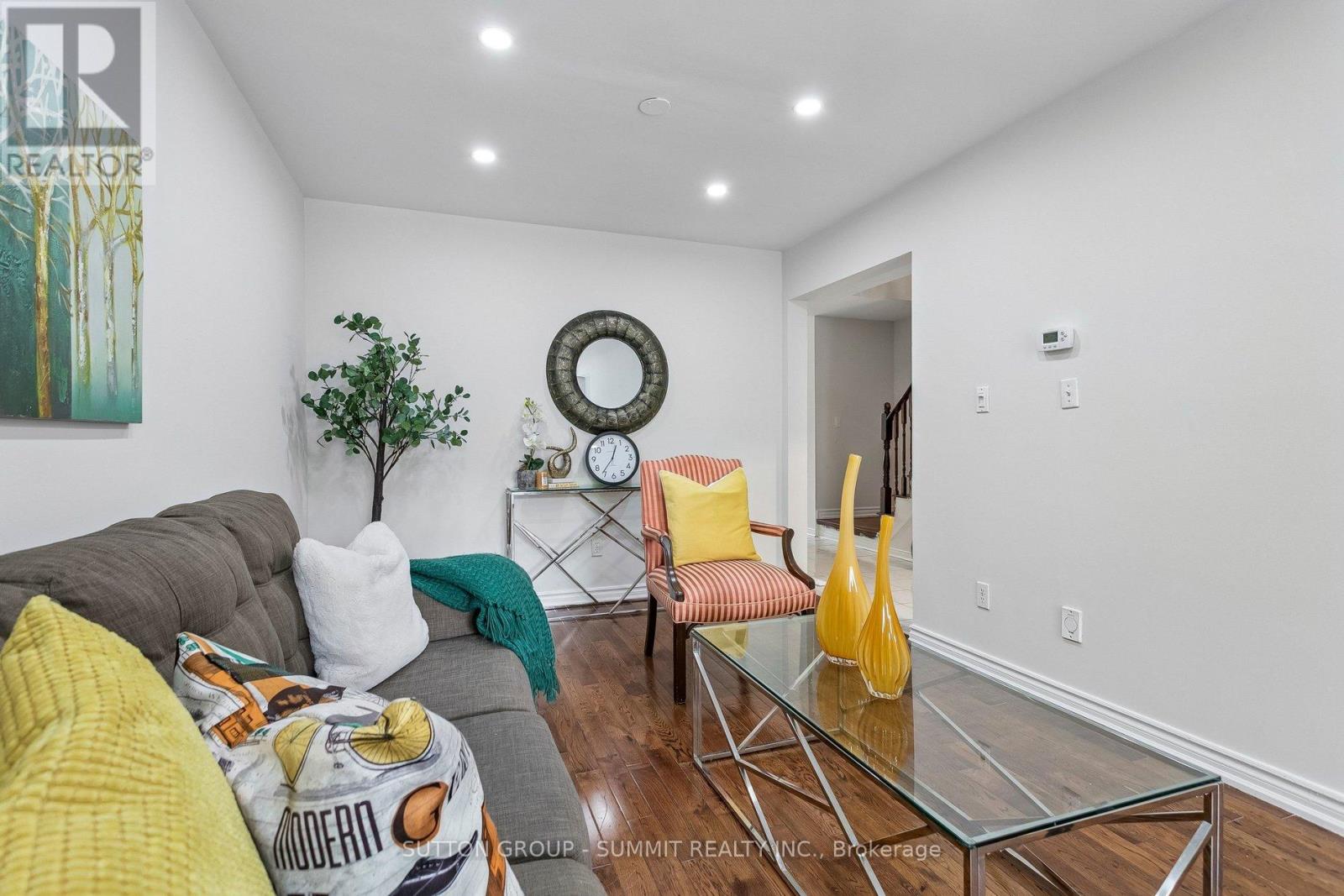 #37 35 MALTA AVENUE N - 18