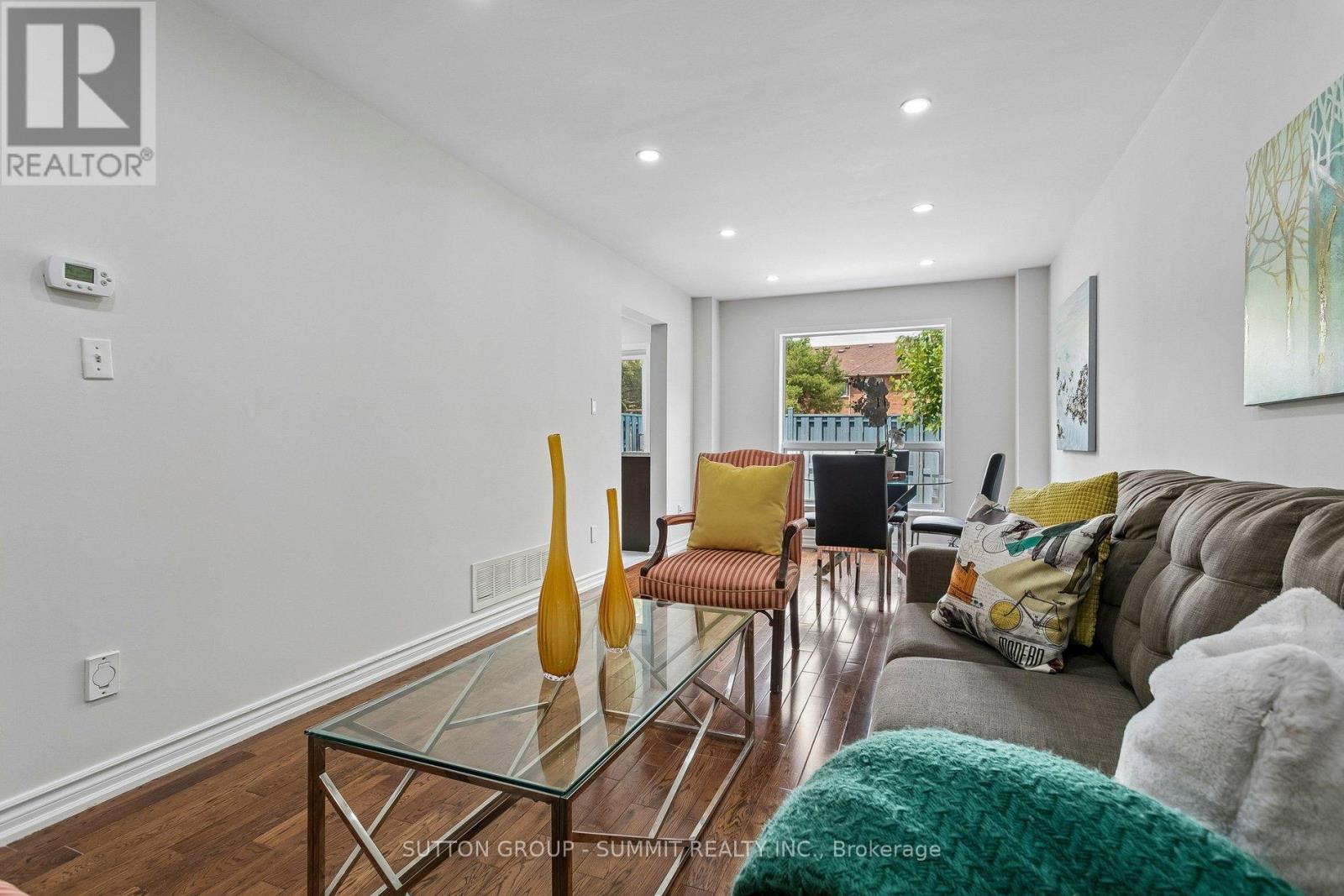 #37 35 MALTA AVENUE N - 22