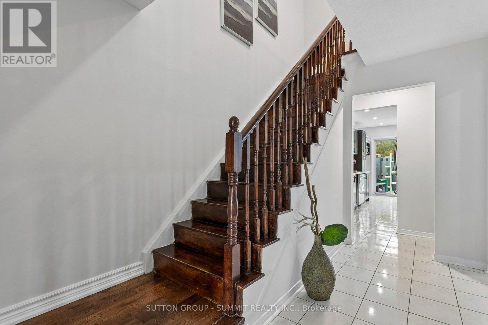 #37 35 MALTA AVENUE N - 29