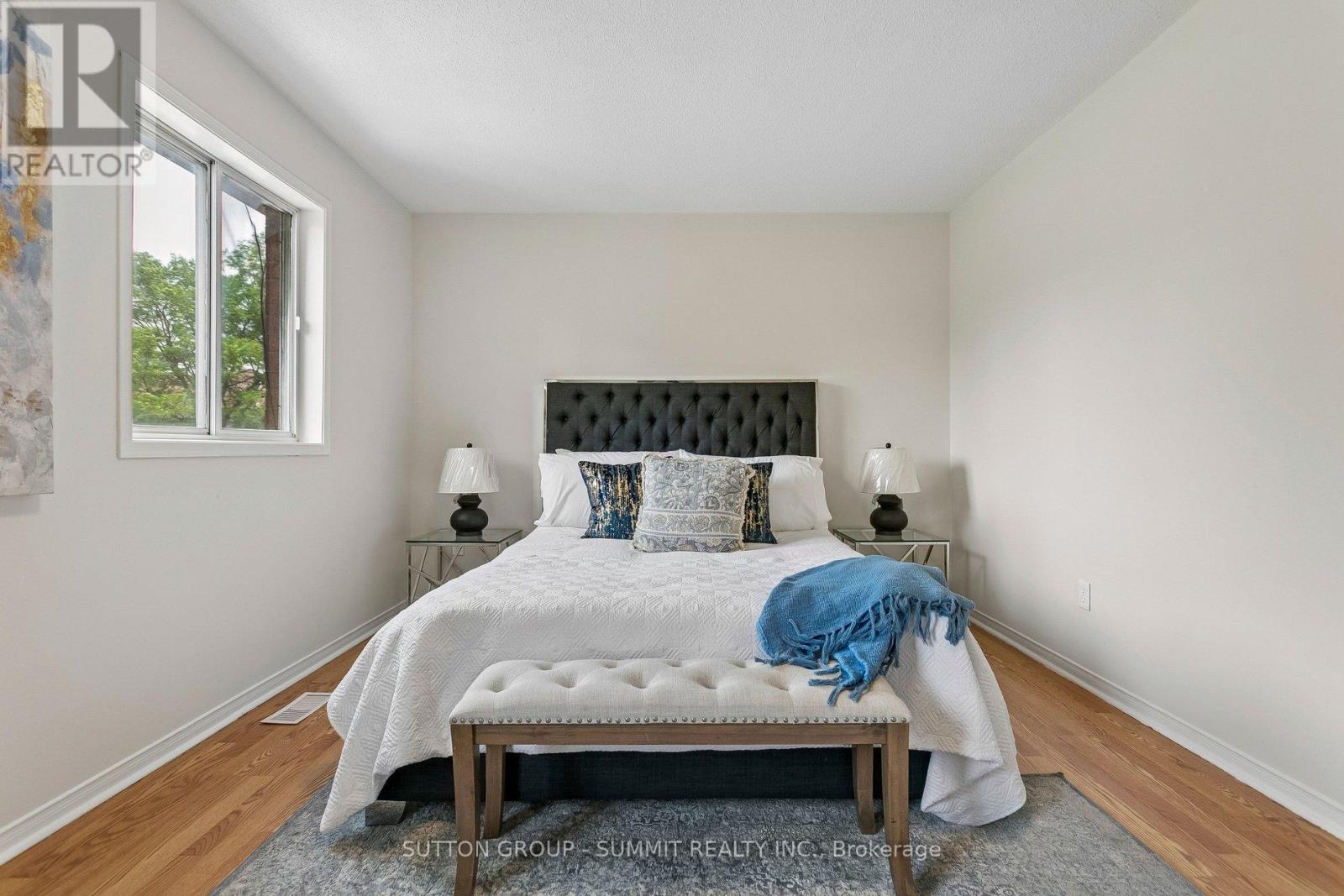 #37 35 MALTA AVENUE N - 32