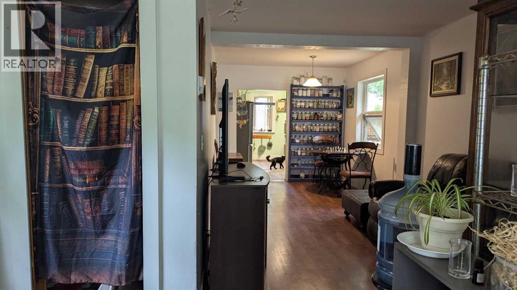 5028 52 Street - 13