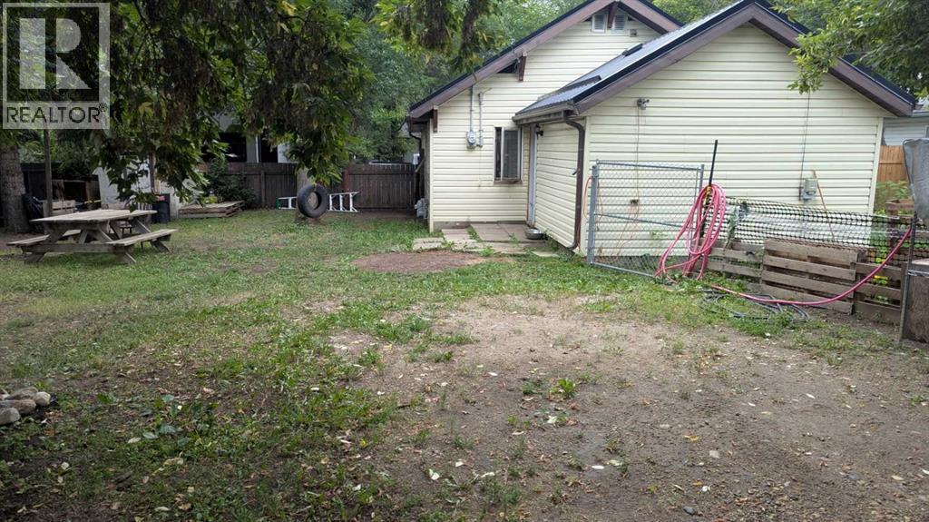 5028 52 Street - 24