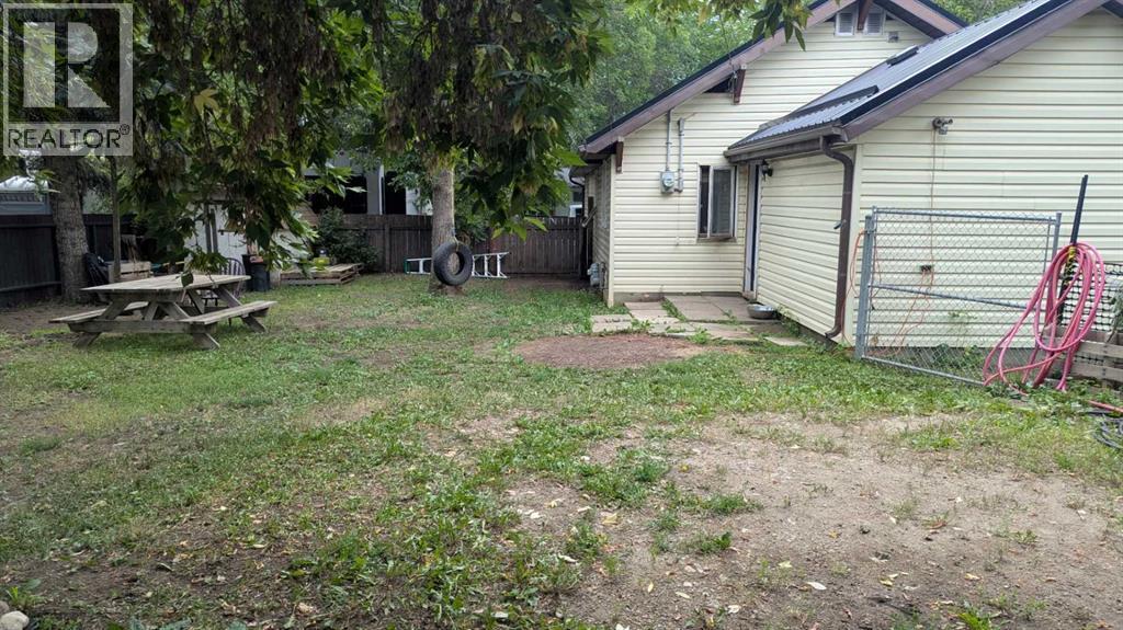 5028 52 Street - 32