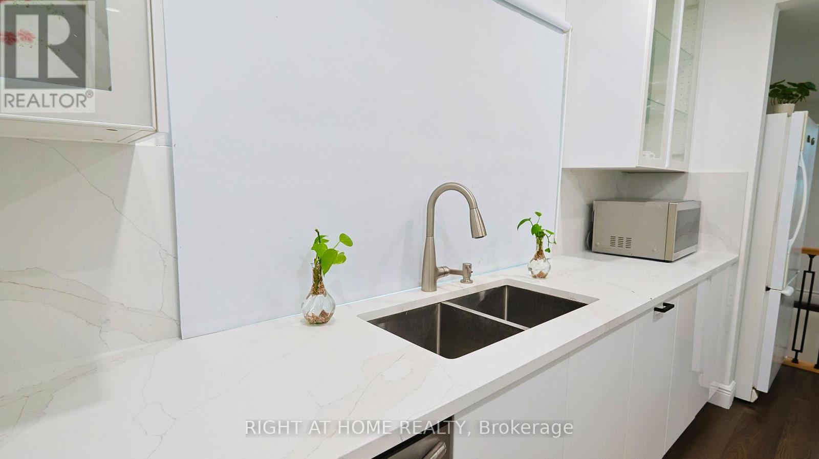 82 NORMANHURST AVENUE - 22