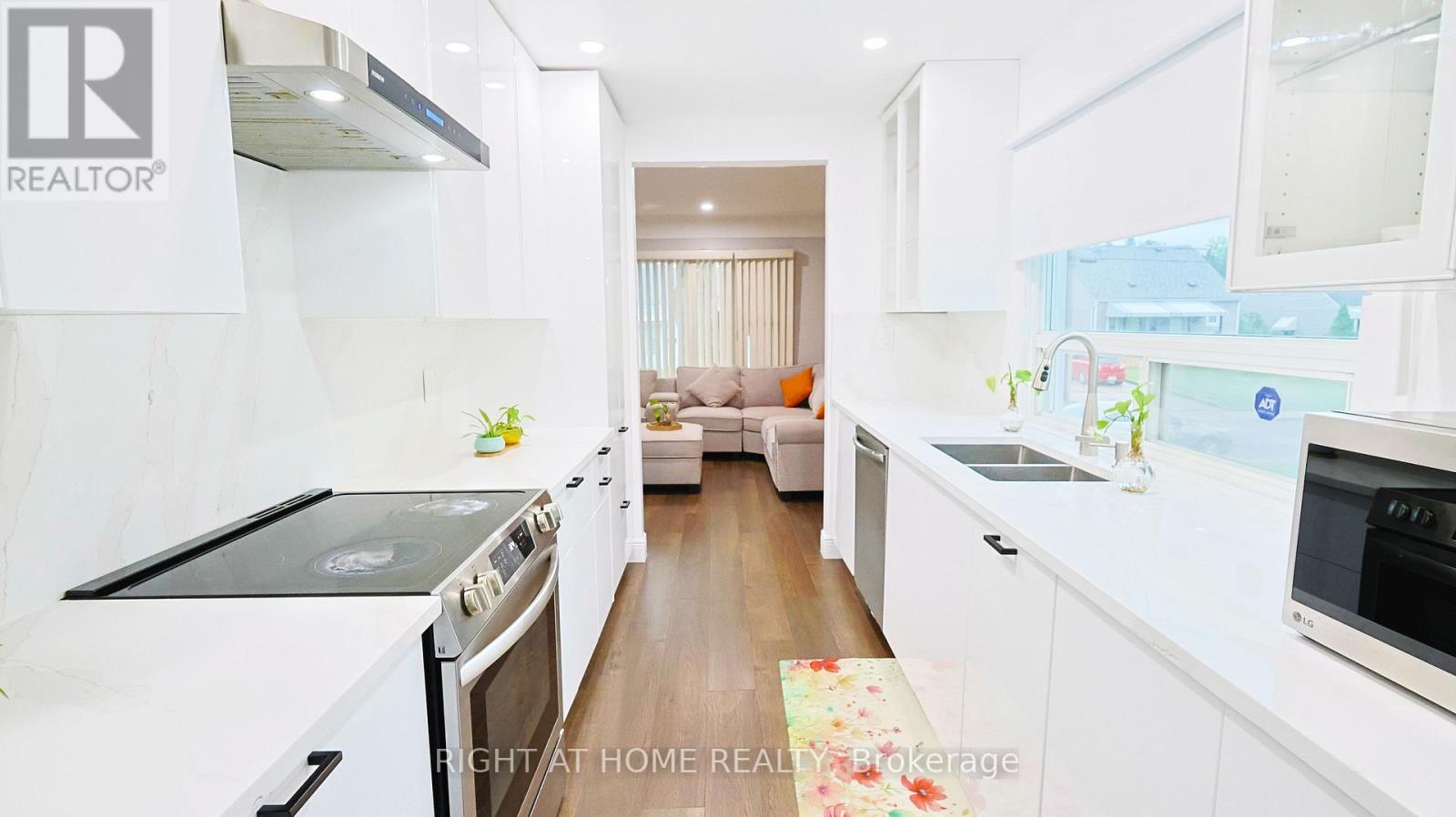 82 NORMANHURST AVENUE - 27