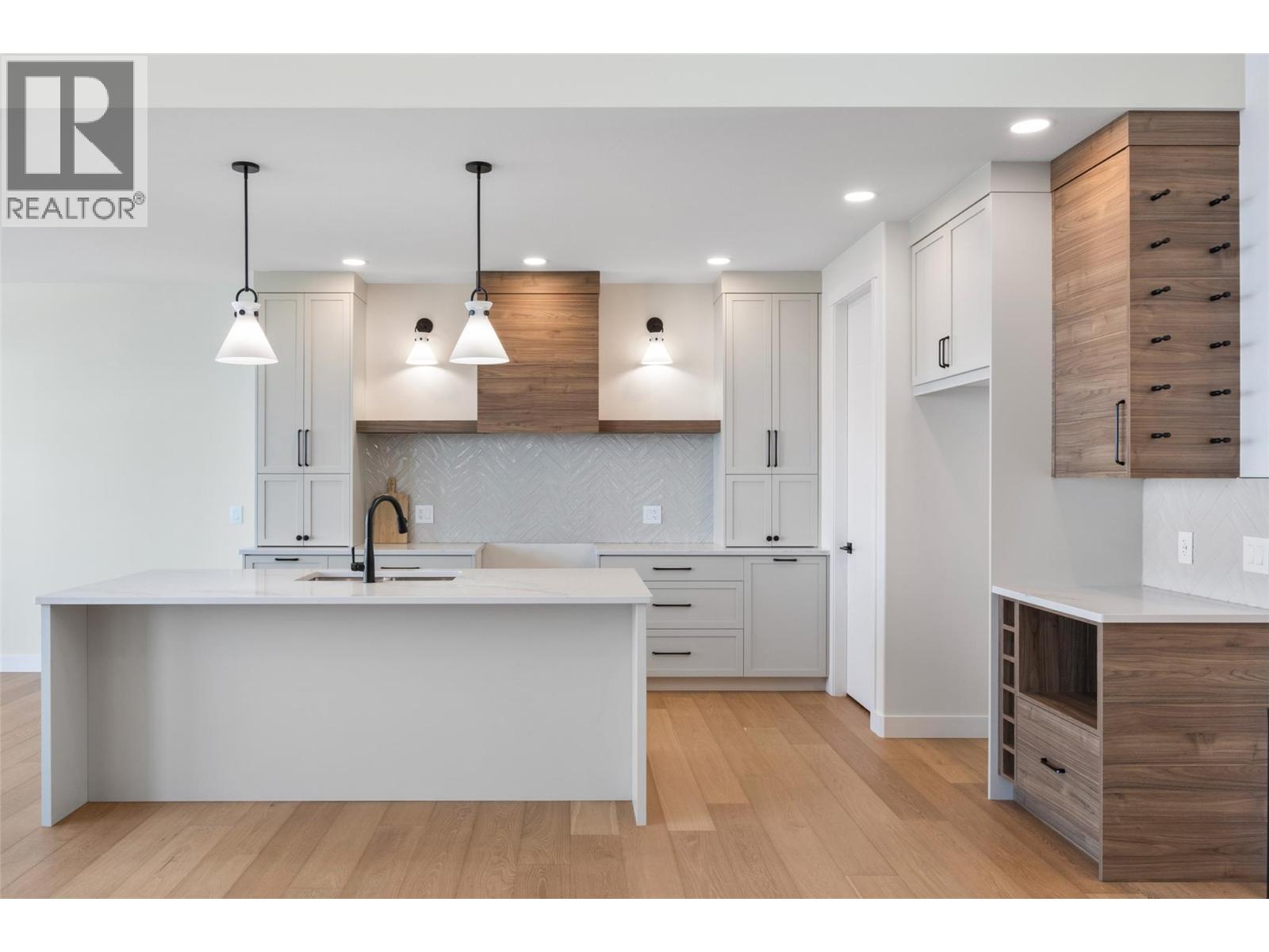 2140 LINFIELD Drive - 12