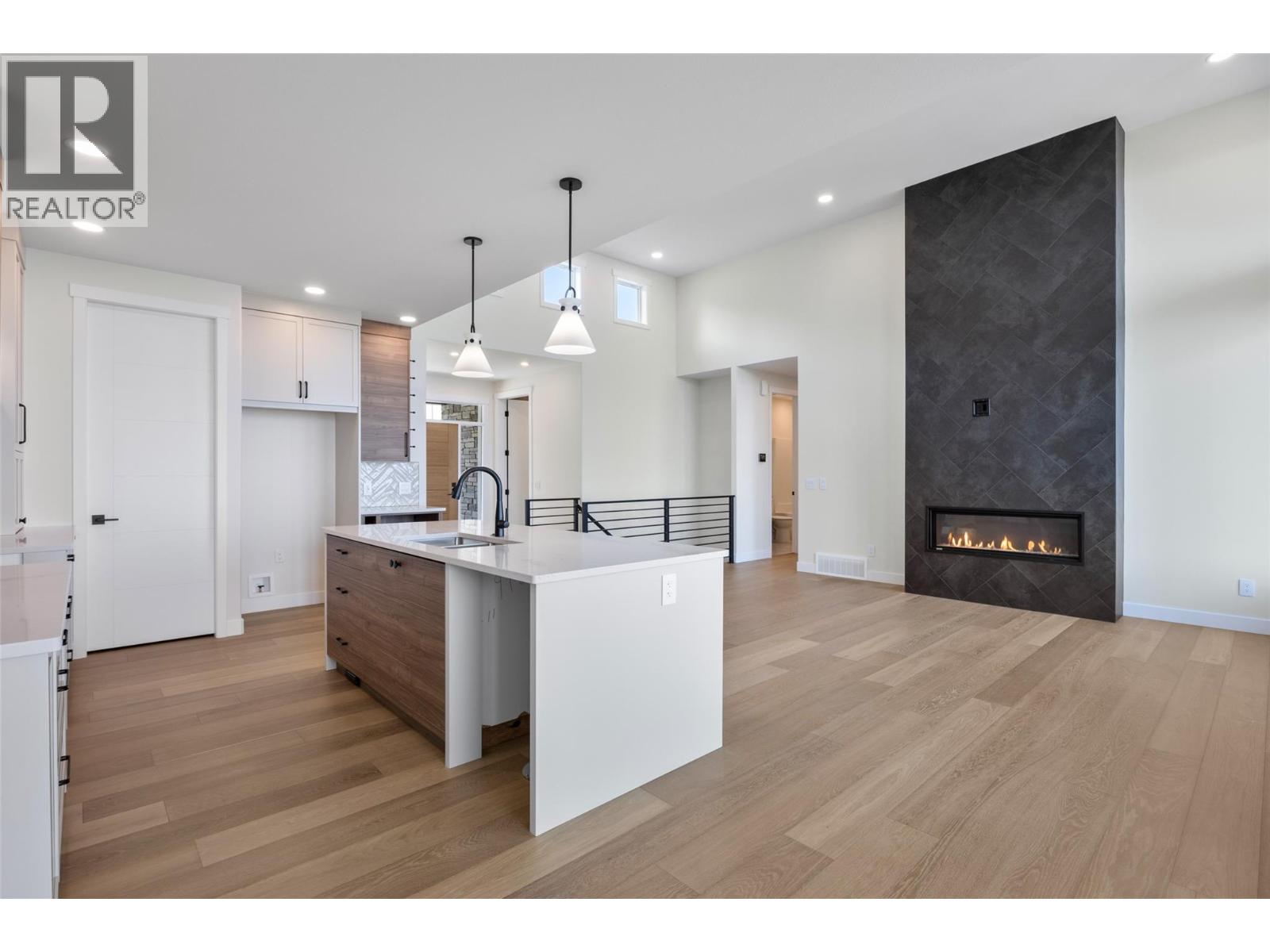 2140 LINFIELD Drive - 16