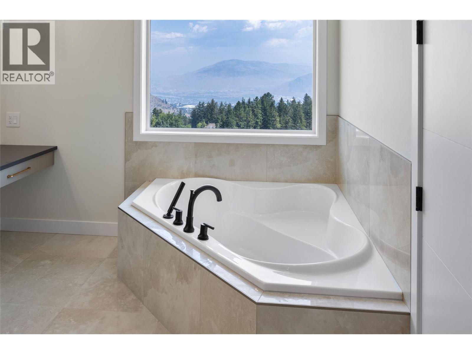 2140 LINFIELD Drive - 31