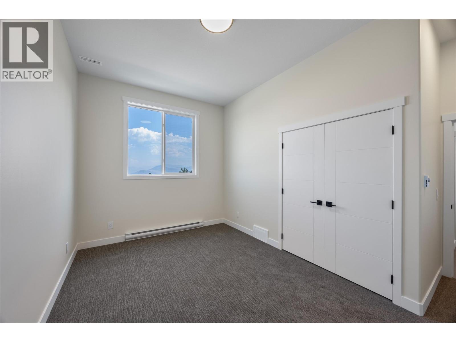 2140 LINFIELD Drive - 52