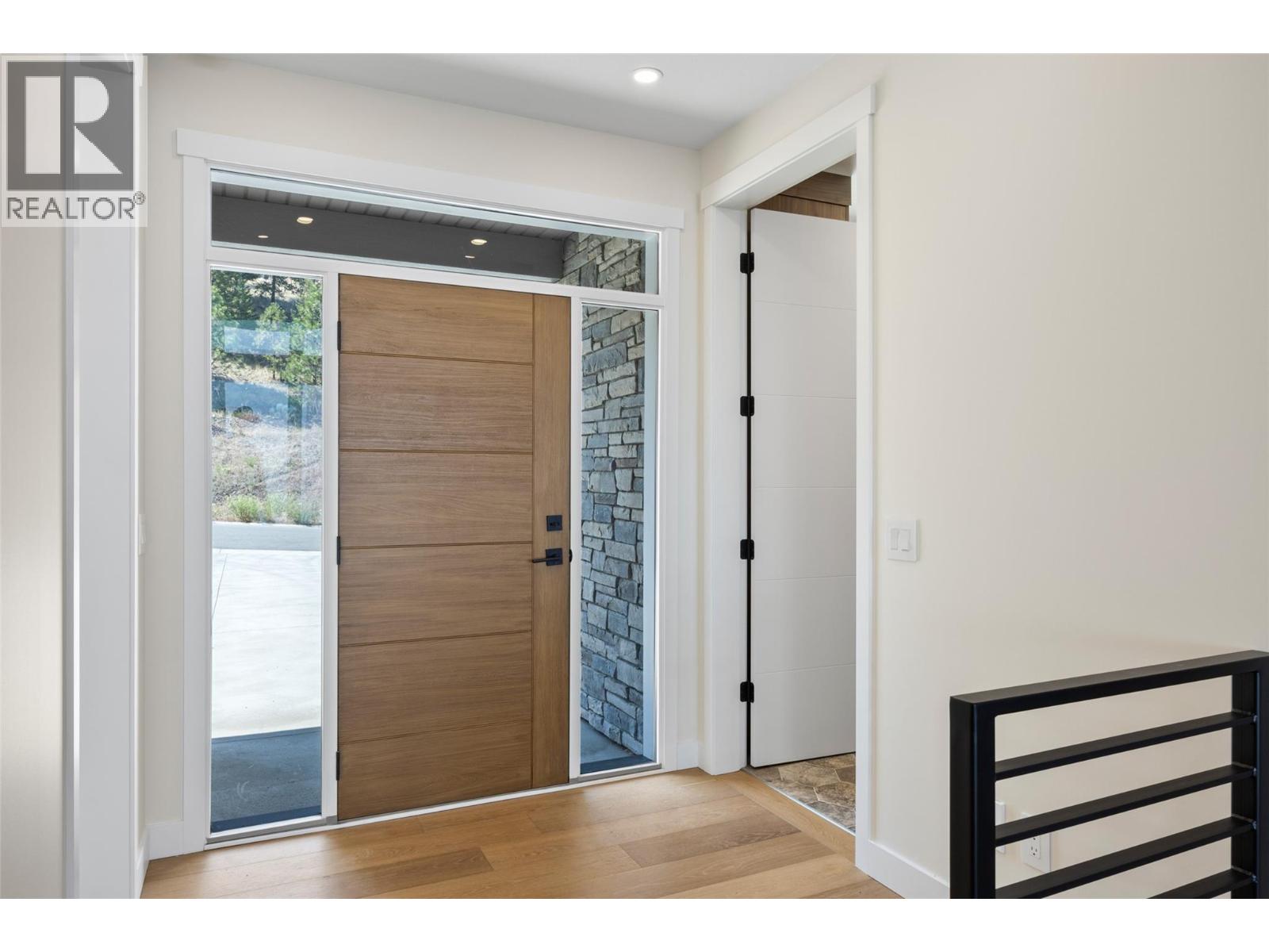 2140 LINFIELD Drive - 8