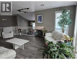 Family room - 17423 Highway 2, High Prairie, AB T0G1E0 Photo 11