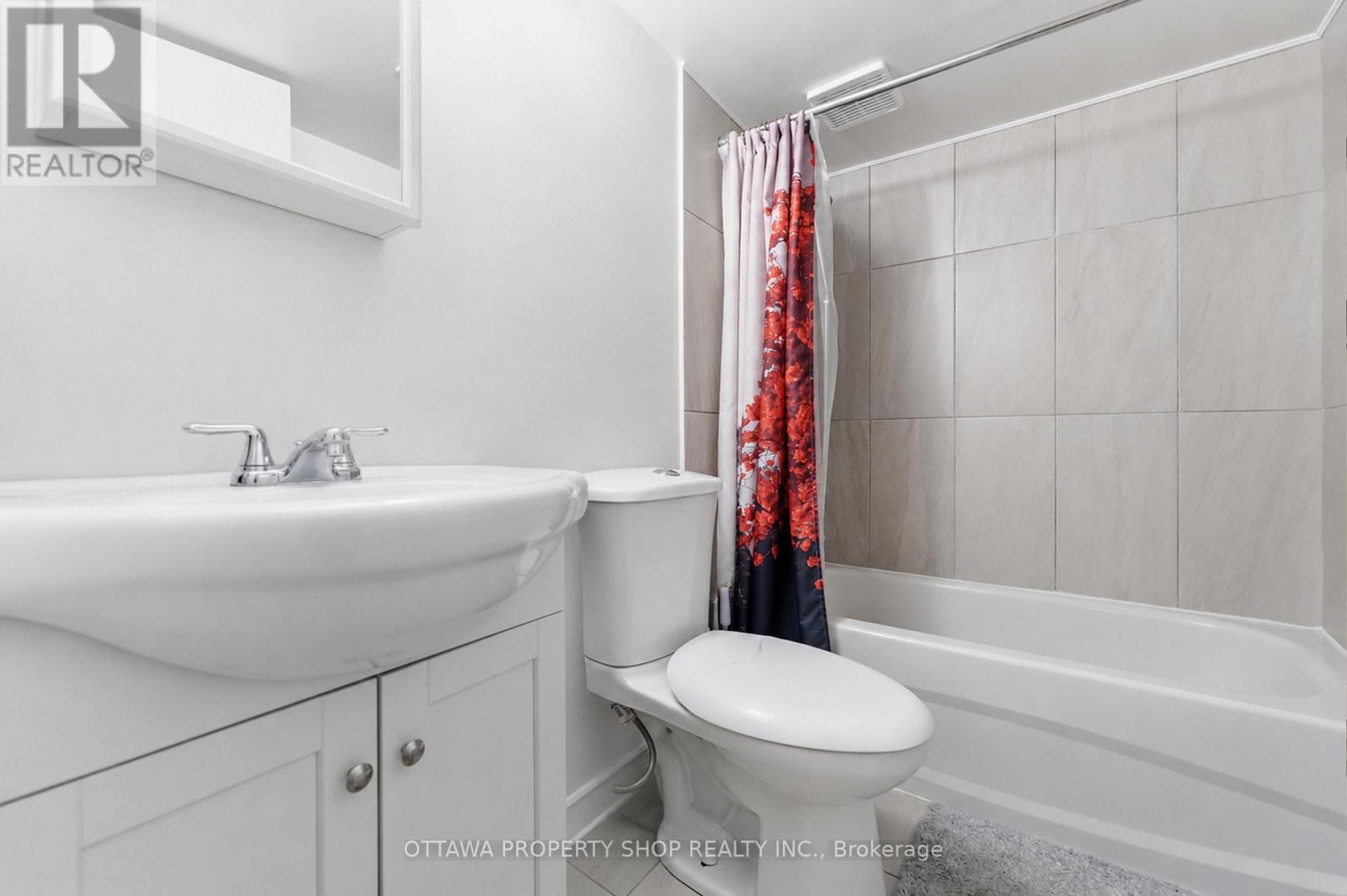 #32 3333 MCCARTHY ROAD - 21