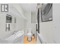 Bathroom - 20 Primrose Avenue, Ottawa, ON K1R6L6 Photo 15