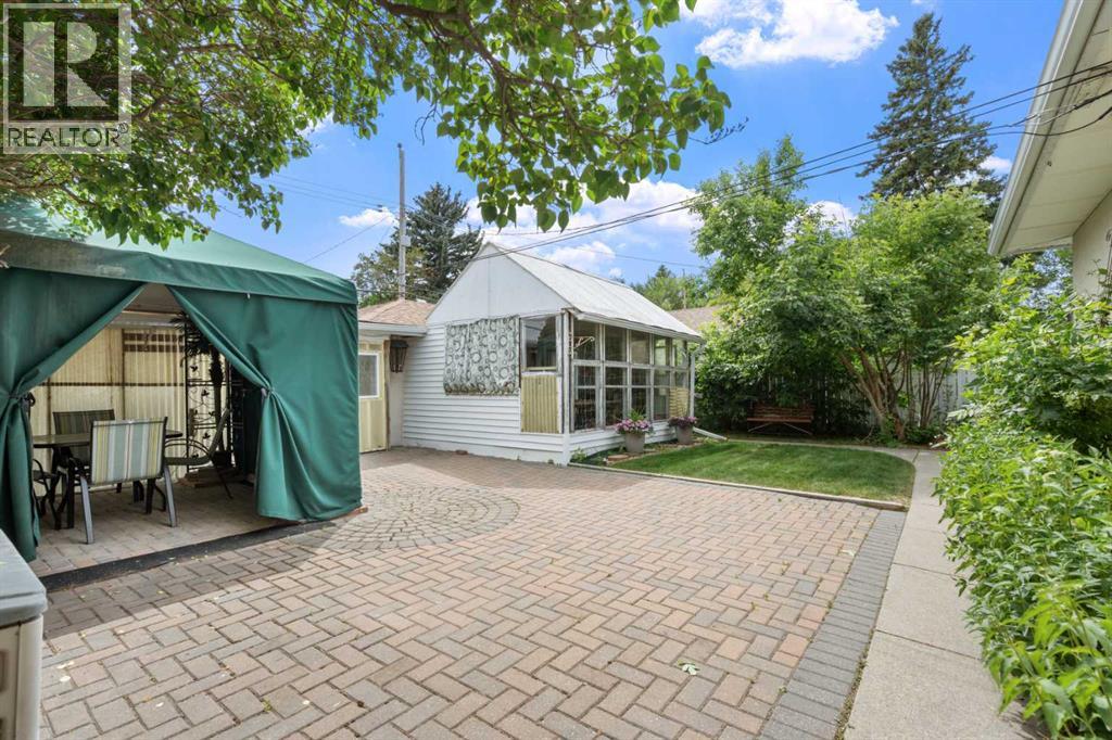 6215 Thorncliffe Drive NW - 29