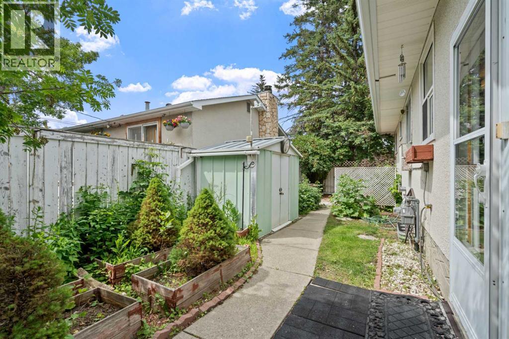 6215 Thorncliffe Drive NW - 35
