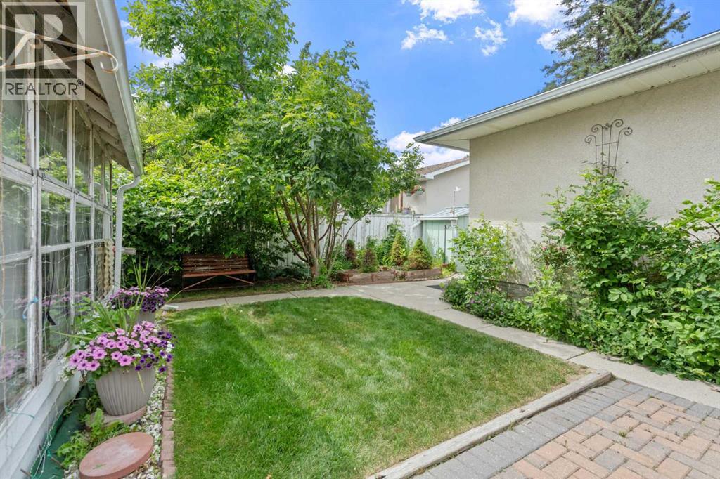 6215 Thorncliffe Drive NW - 34