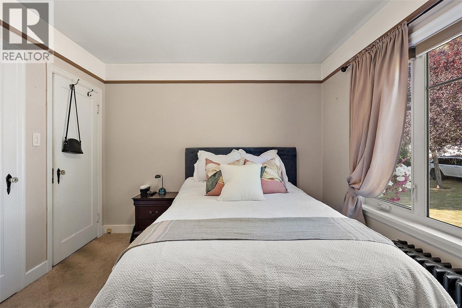 81 Logan Ave - 20