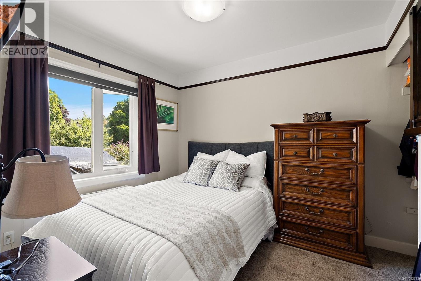 81 Logan Ave - 17