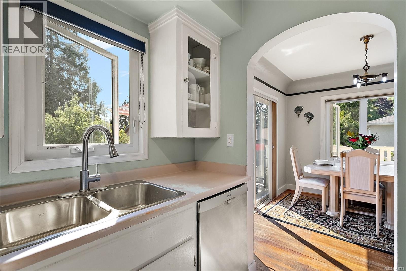 81 Logan Ave - 15