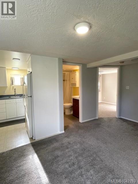 81 Logan Ave - 32