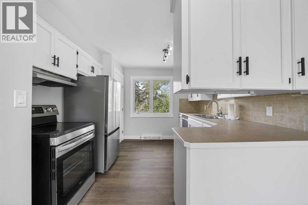 5202 56 Avenue - 10