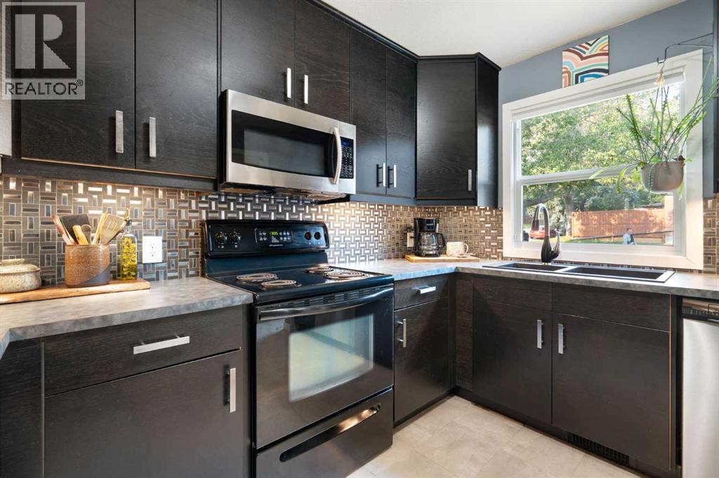 #90 330 Canterbury Drive SW - Image 12