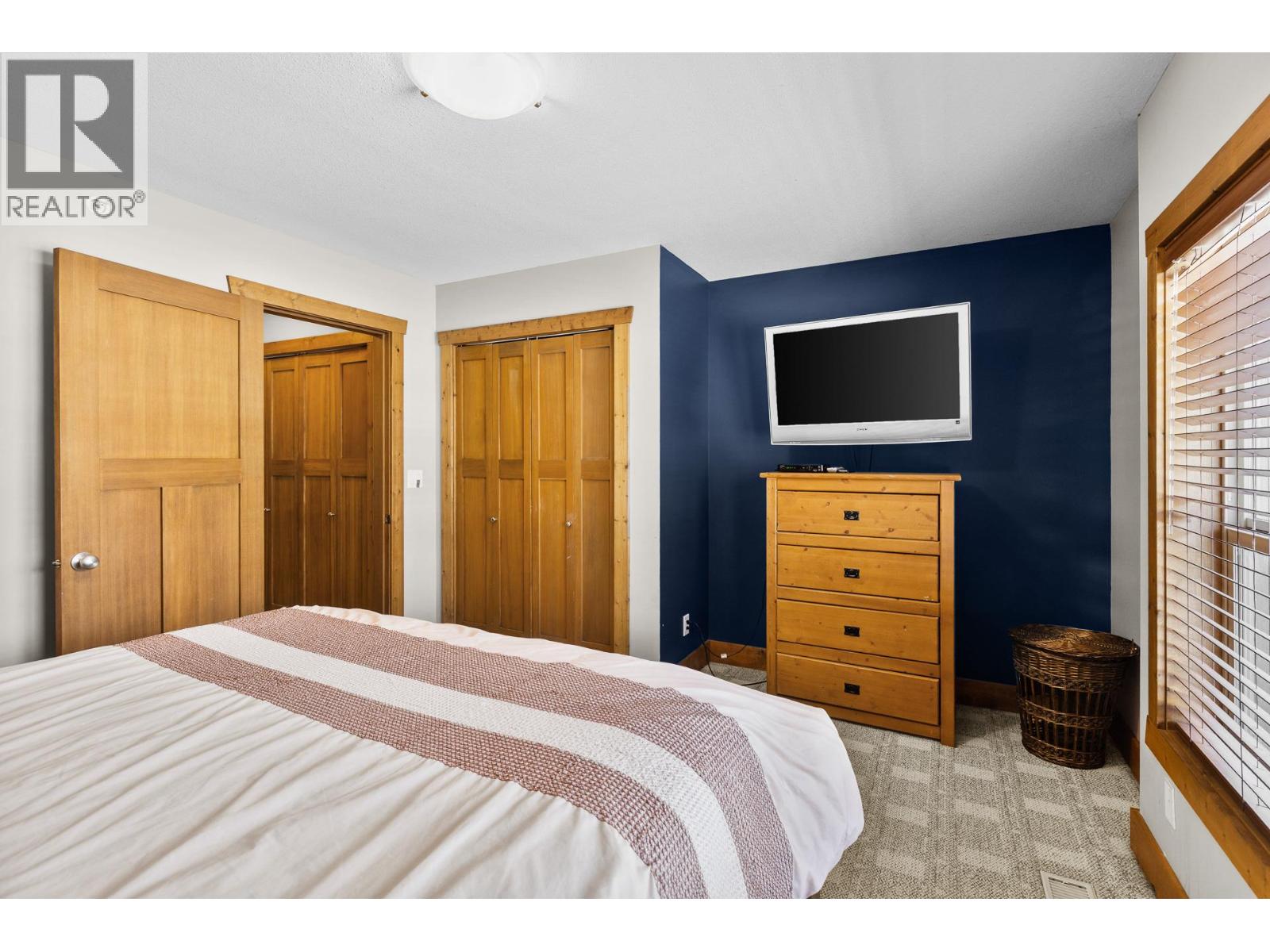 #109 5401 Lakeshore Drive - 54