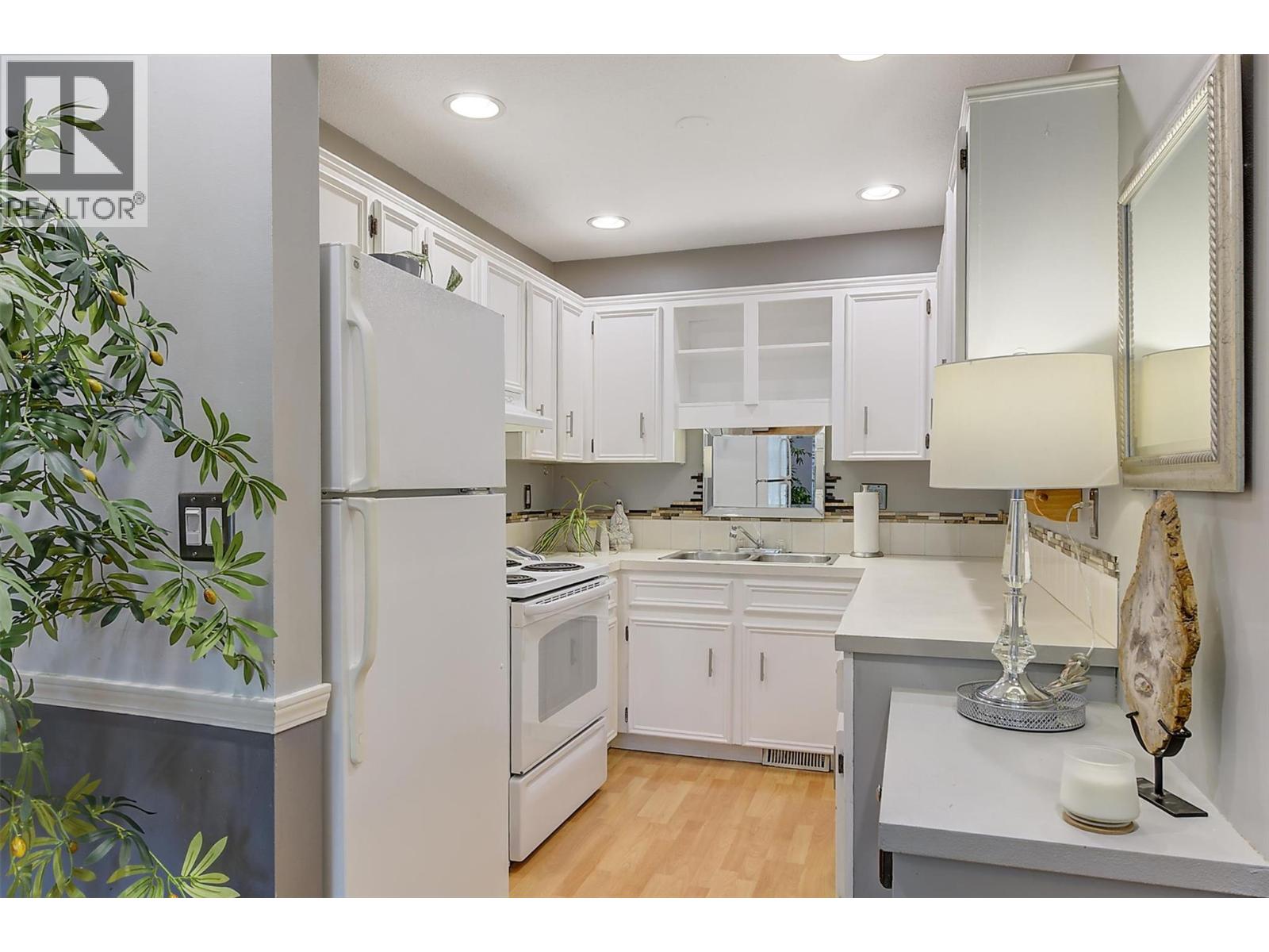 #404 3155 Gordon Drive - 5