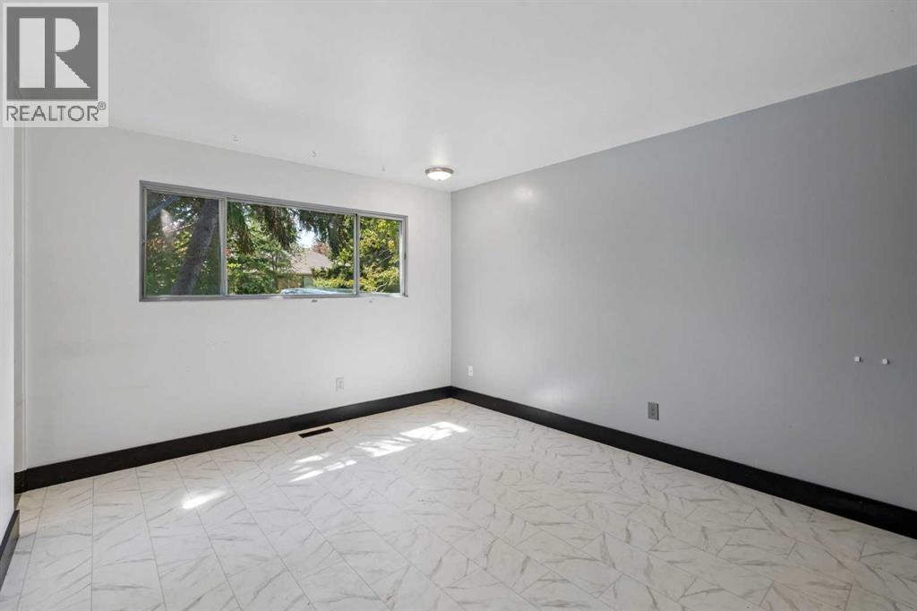 2524 106 Avenue SW - 10