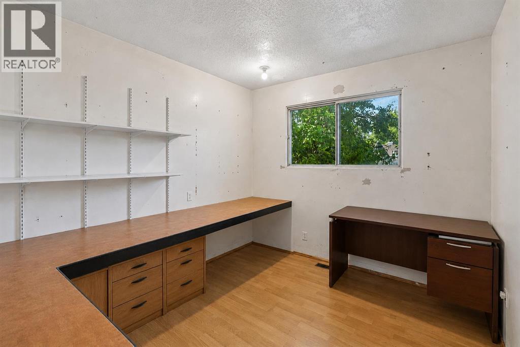 2524 106 Avenue SW - 13