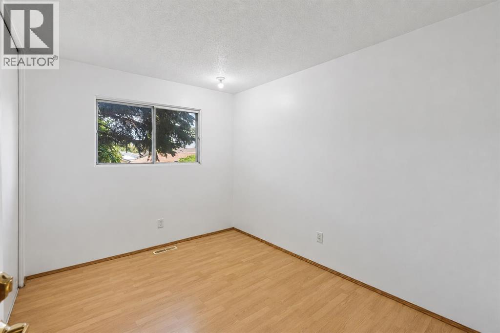 2524 106 Avenue SW - 15