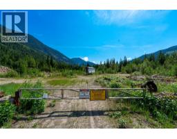 5597 Avoca Road, Malakwa, BC V0E2J0 Photo 11