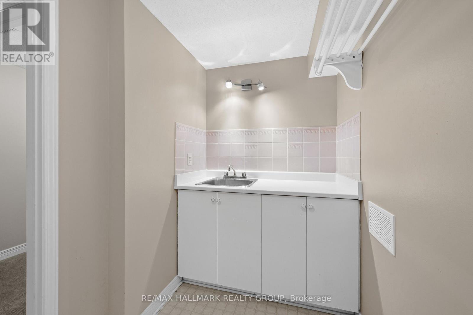 3 Bed, 3 Bath House for Rent in Ottawa – 44 DUNBARTON COURT, Ottawa – MLS# X13574952 - Image 68