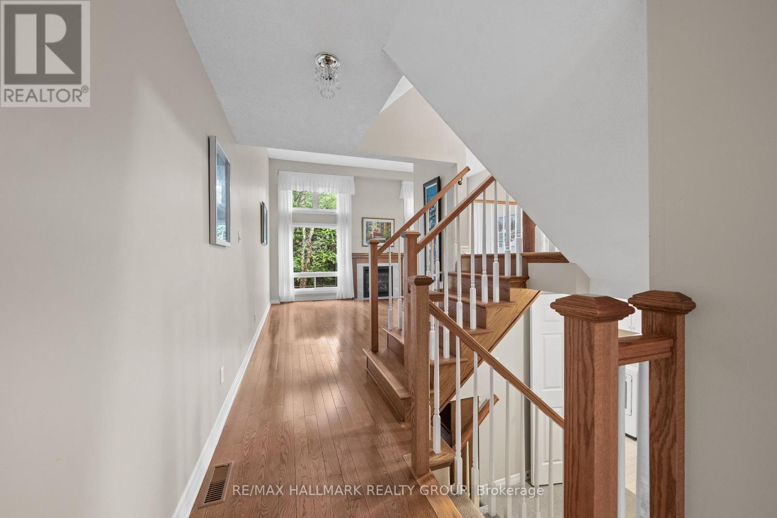 3 Bed, 3 Bath House for Rent in Ottawa – 44 DUNBARTON COURT, Ottawa – MLS# X13574952 - Image 6